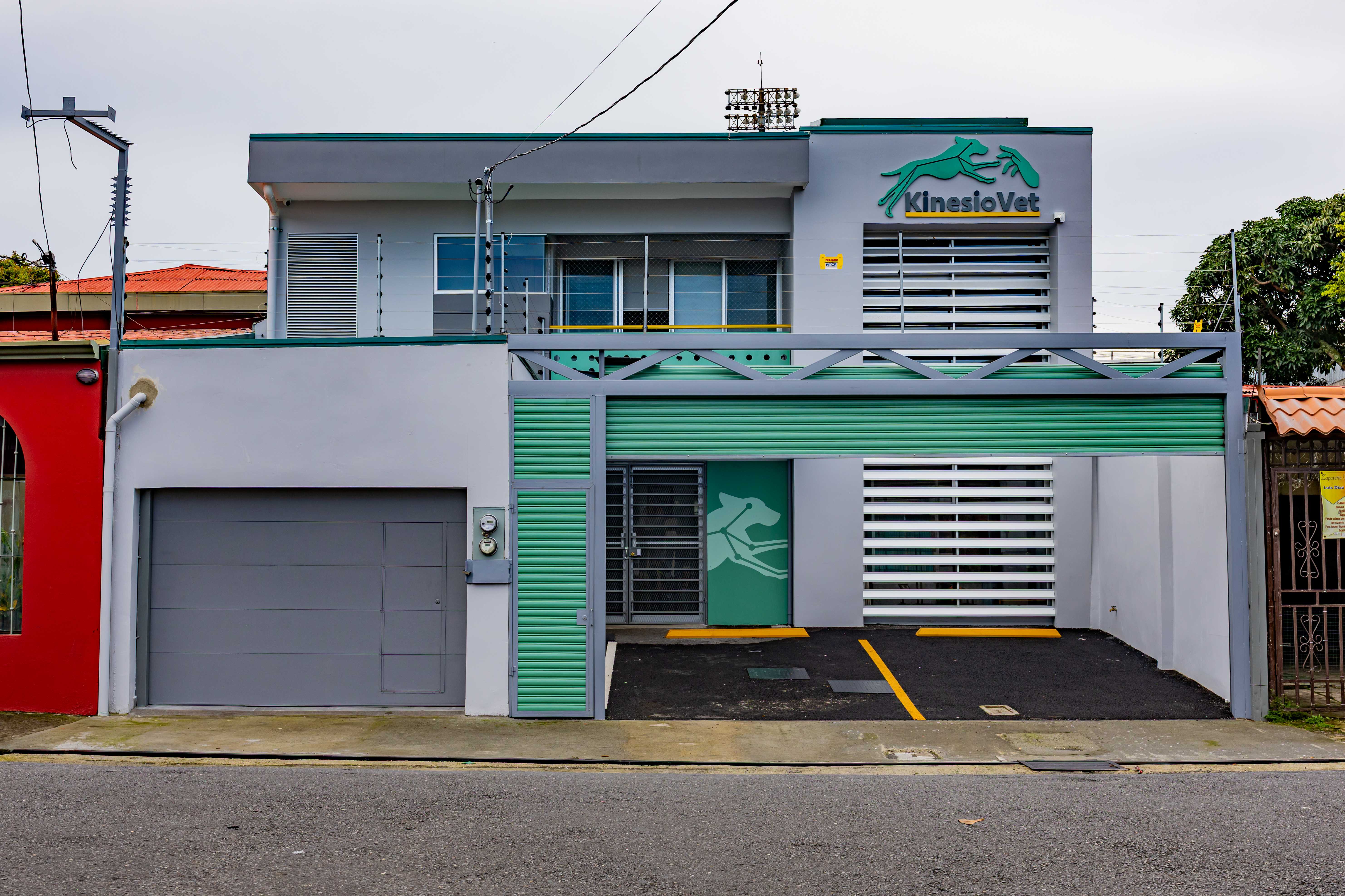 Edificio de la clínica Kinesiovet especializada en fisioterapia veterinaria